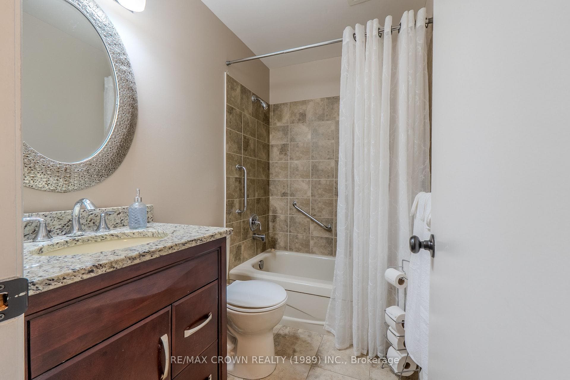 174 Rancier Street photo 13