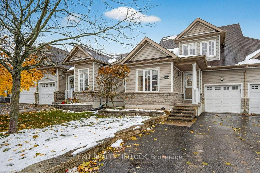 659 Tully Crescent photo 1