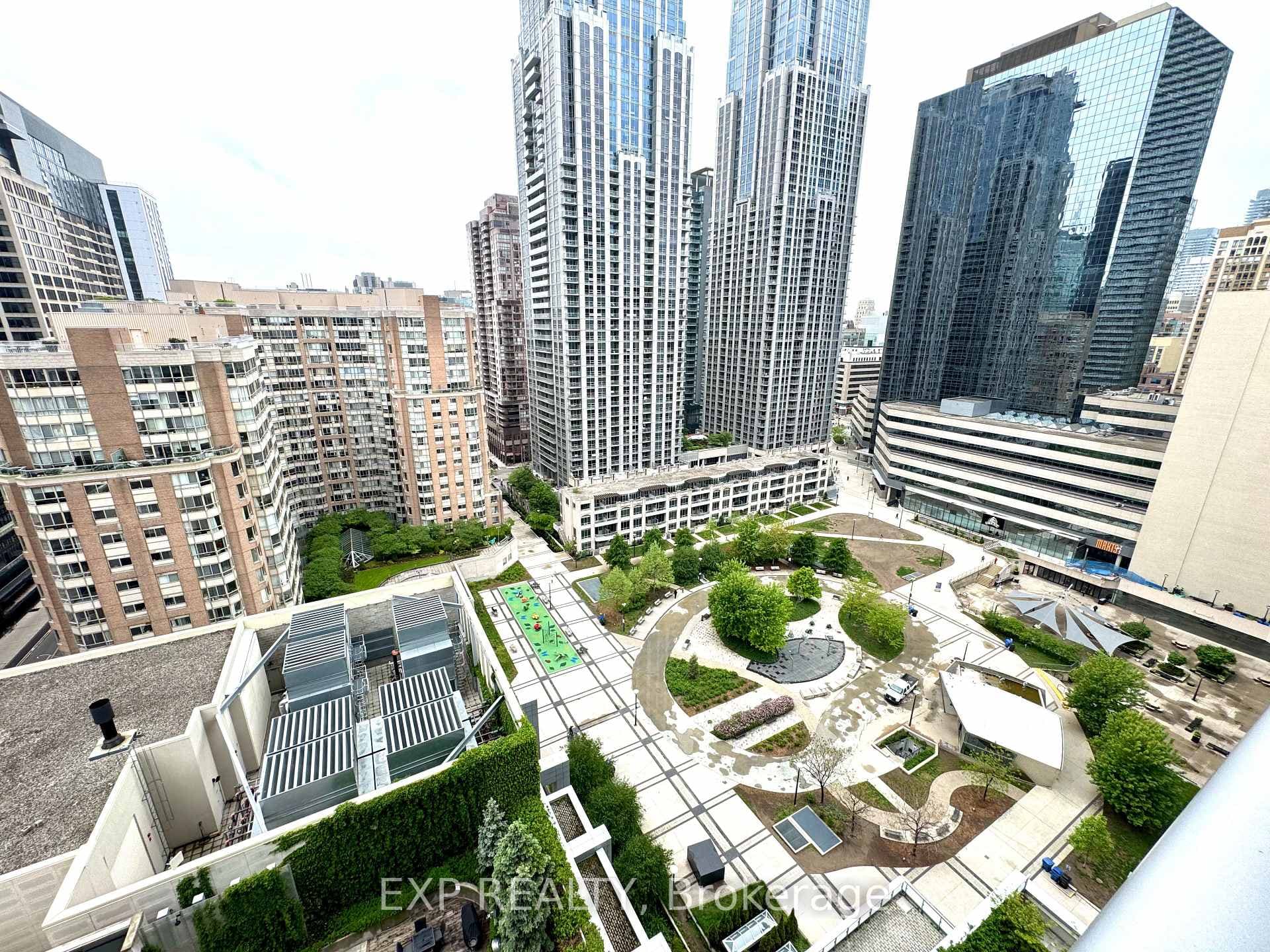 386 Yonge Street Unit 1512 photo 3