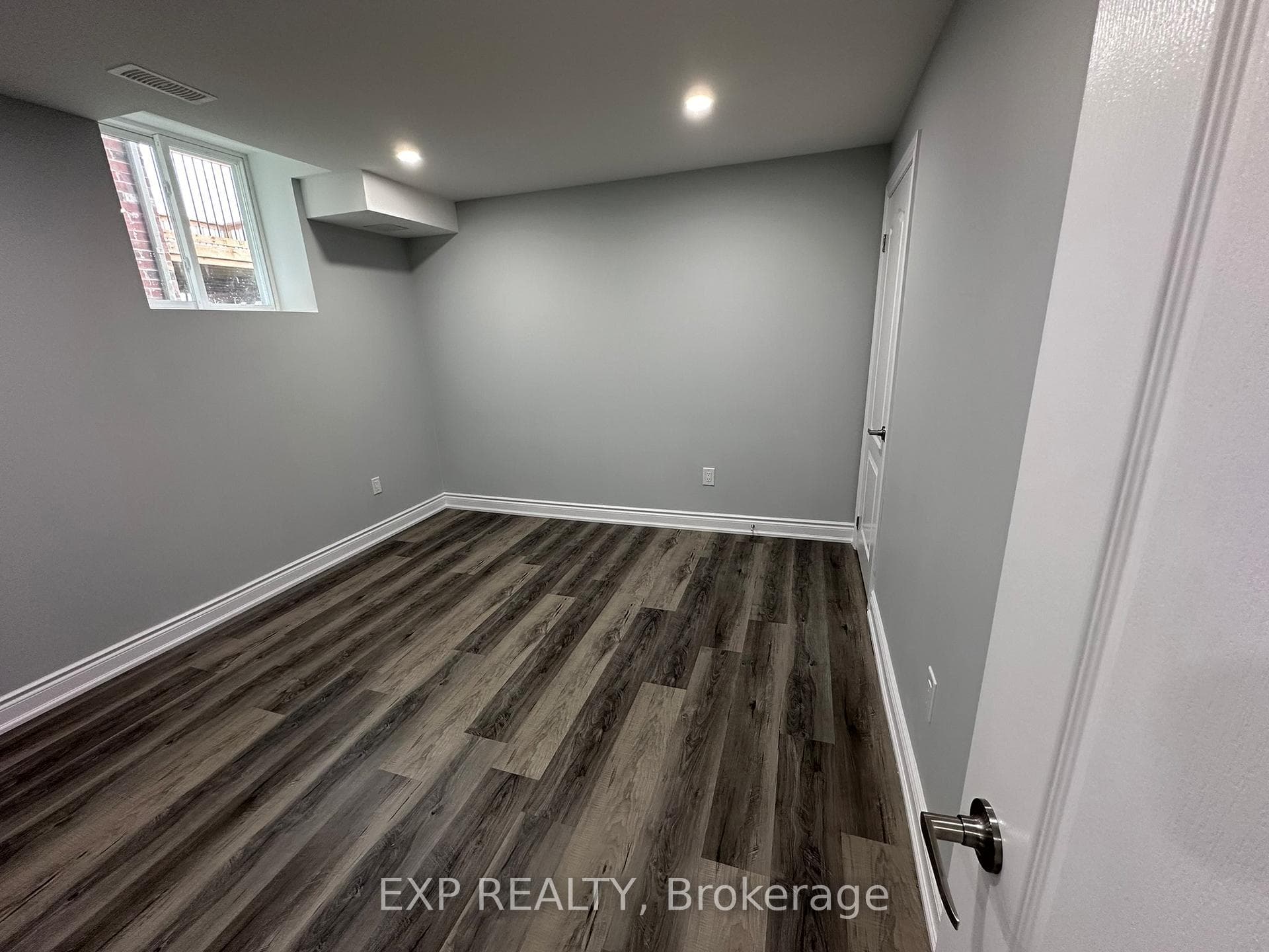 31 Lorne Thomas Place photo 17