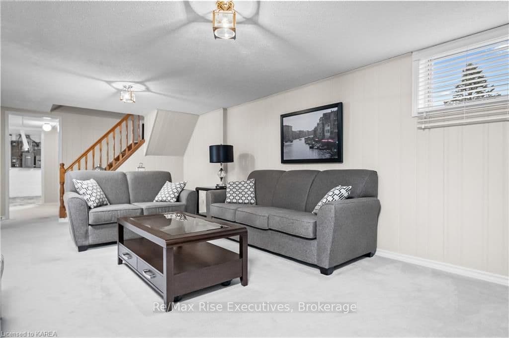 34 GROSVENOR Court photo 26