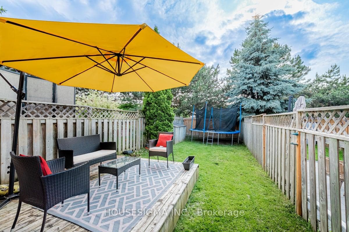 555 Tugwell Place photo 30