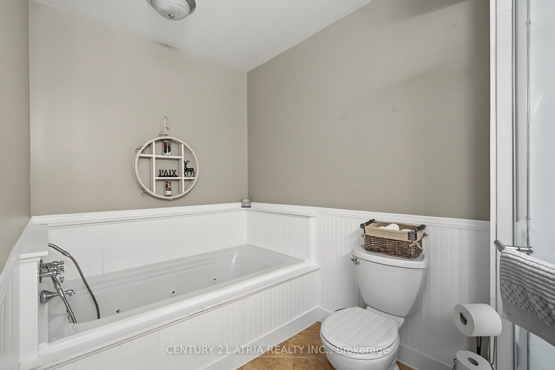 6 Burnham Boulevard photo 26