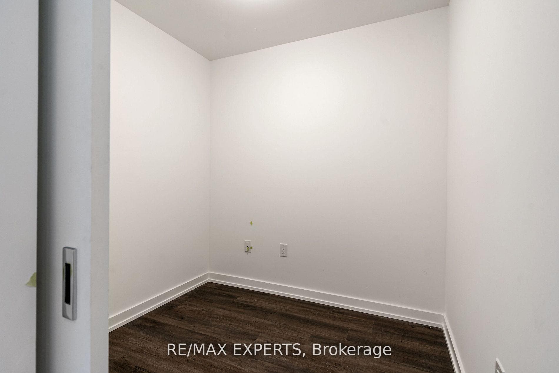 430 Essa Road Unit 303 photo 10