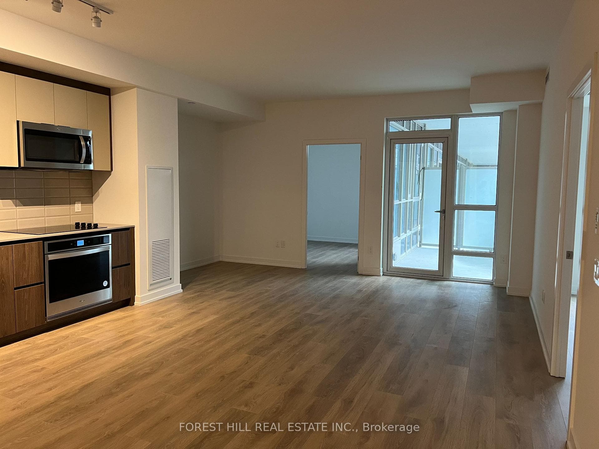 150 Logan Avenue Unit 426 photo 5