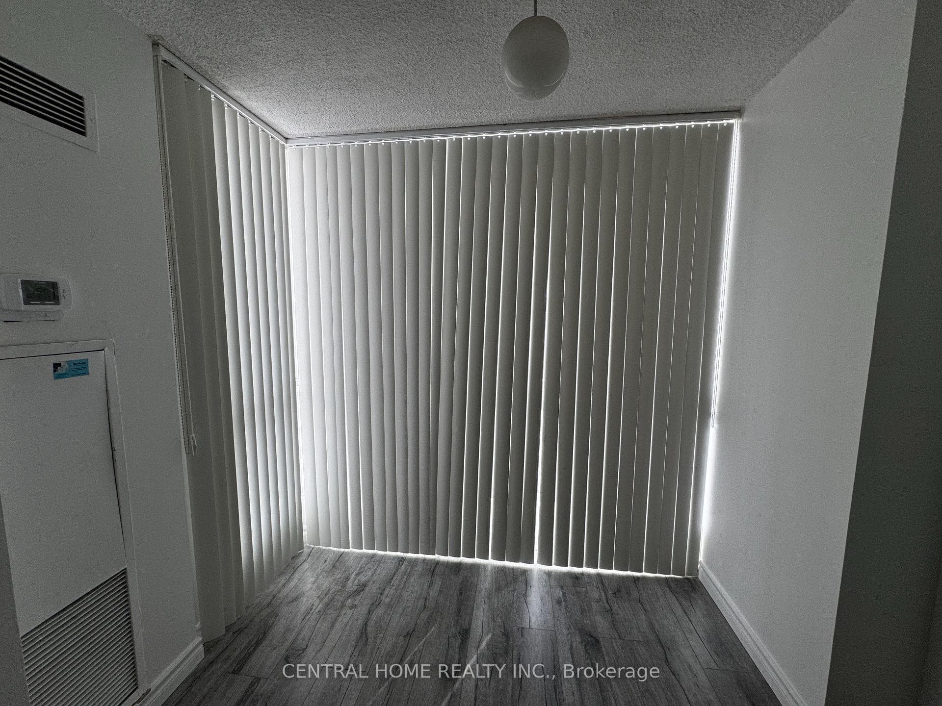 2550 Lawrence Avenue Unit 309 photo 5