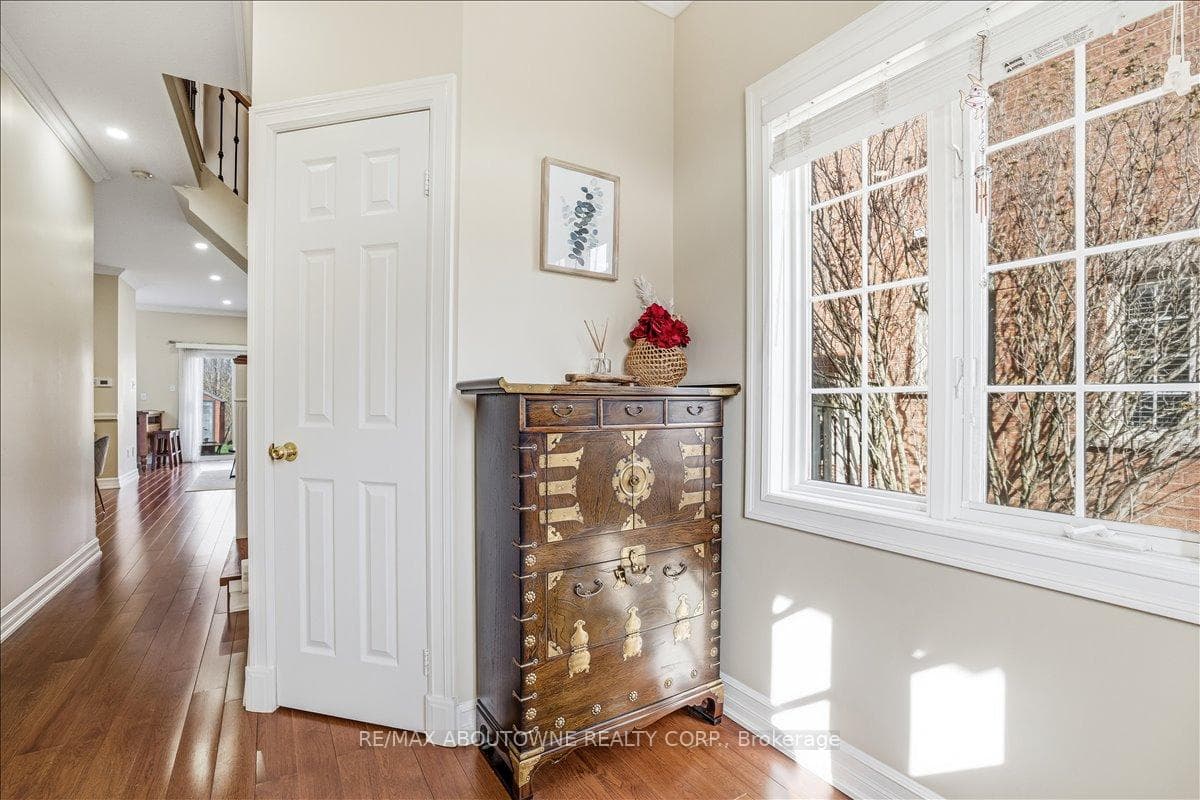 2377 Dalebrook Drive photo 8