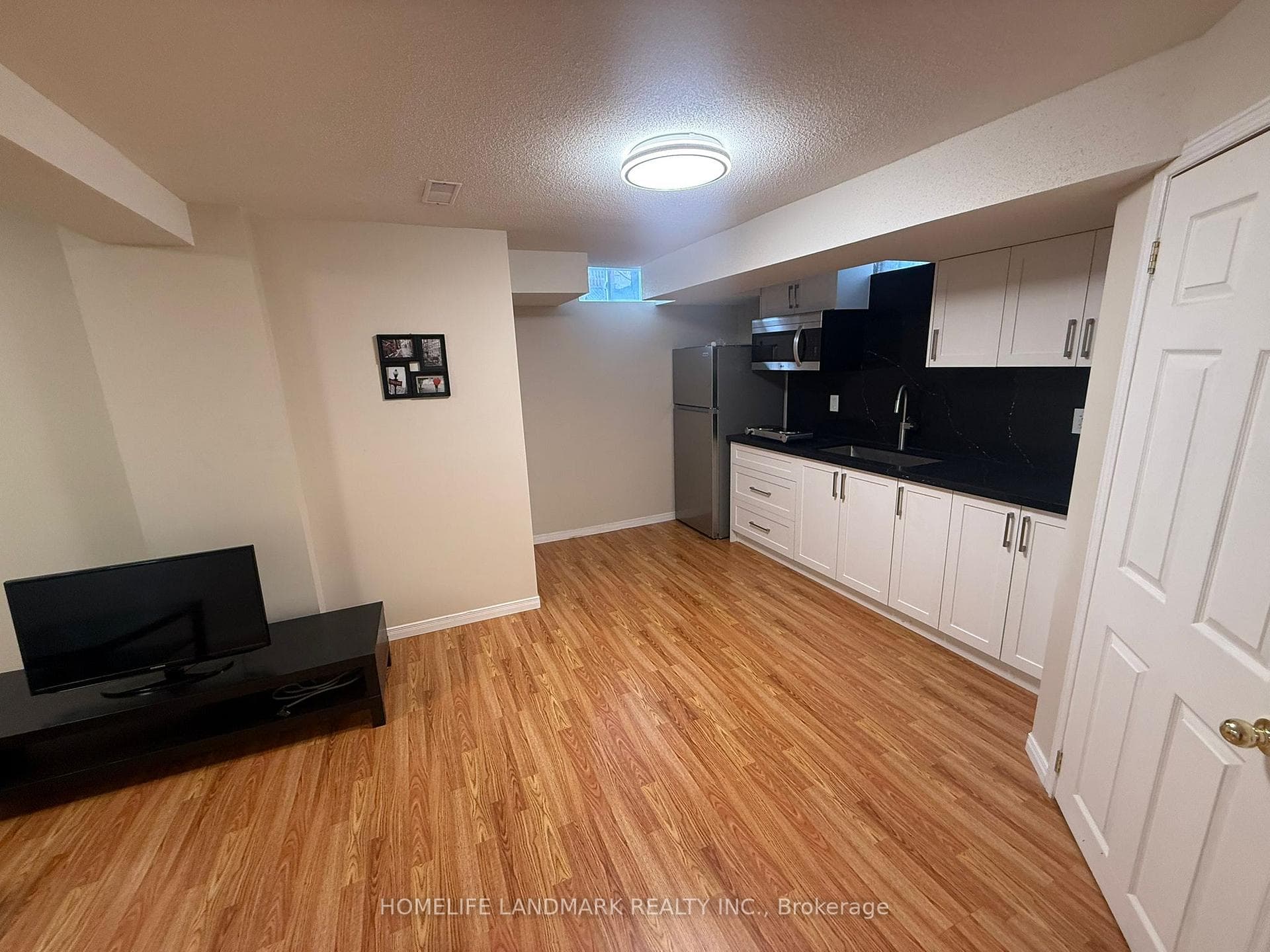 33 Silver Linden Drive photo 9