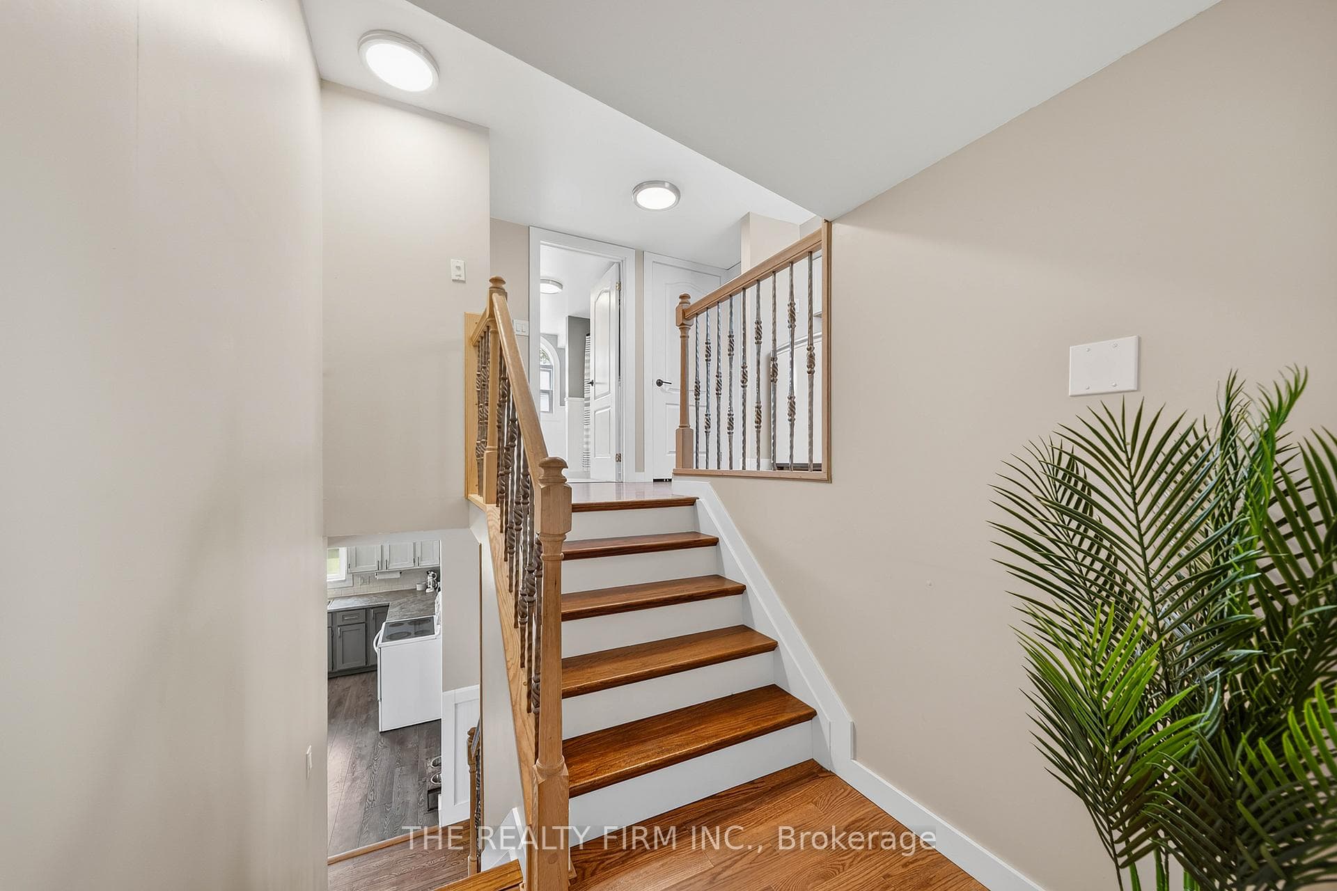 599 John Street photo 32