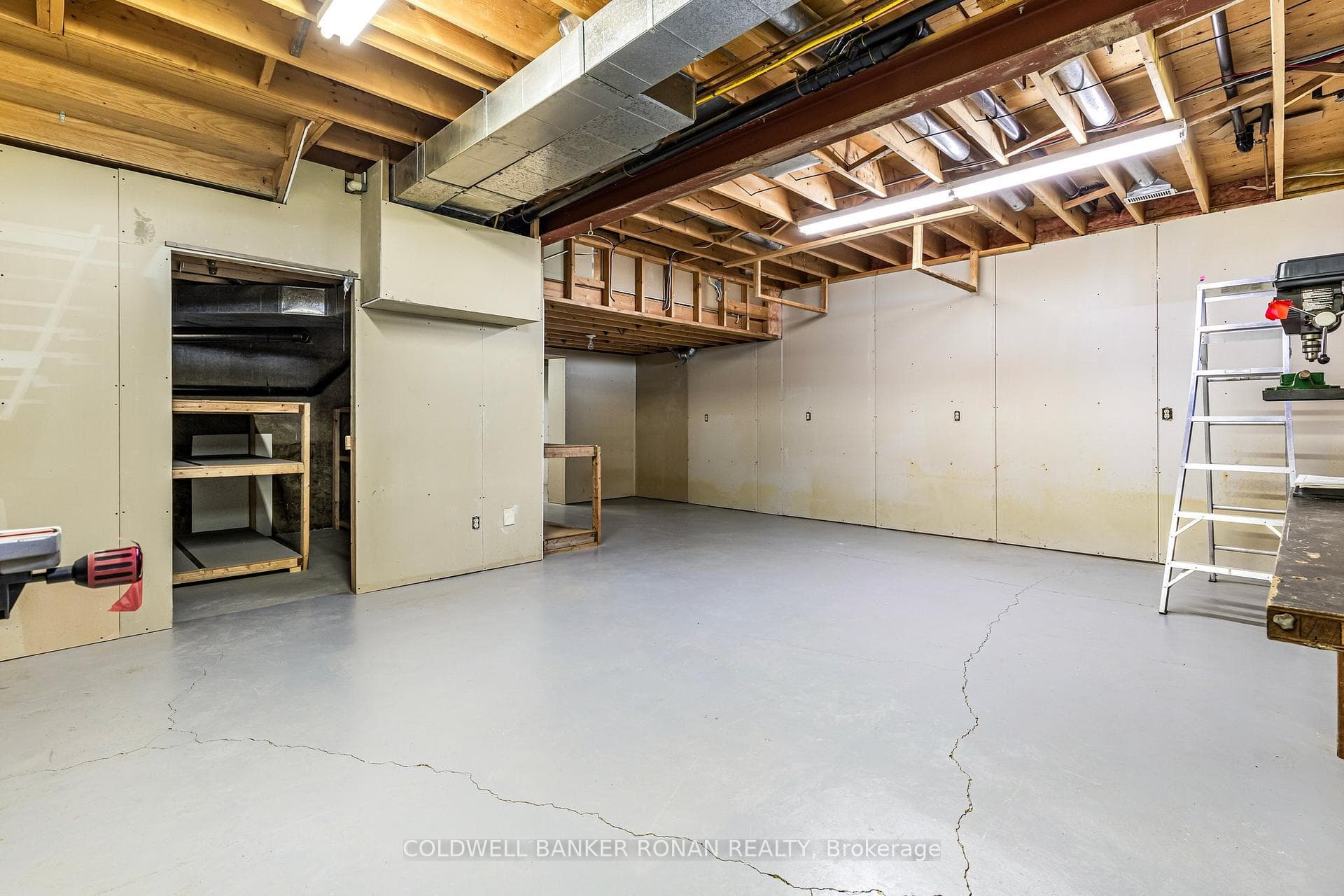 7258 2nd Line photo 37