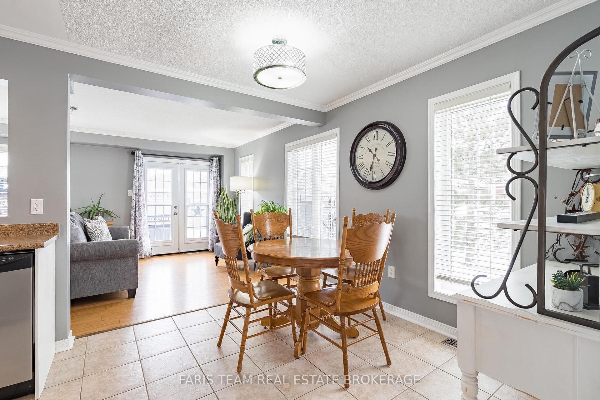 88 Lookout Street photo 13