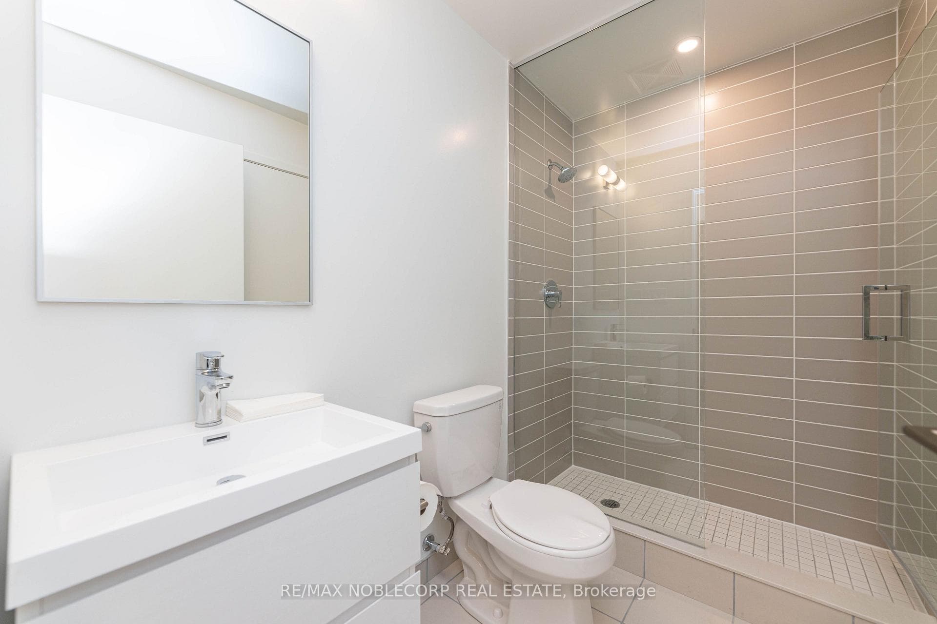 292 Verdale Crossing Unit 805B photo 3