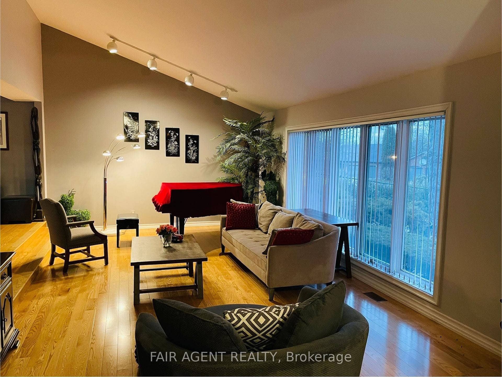 18 TOBIN Court photo 5