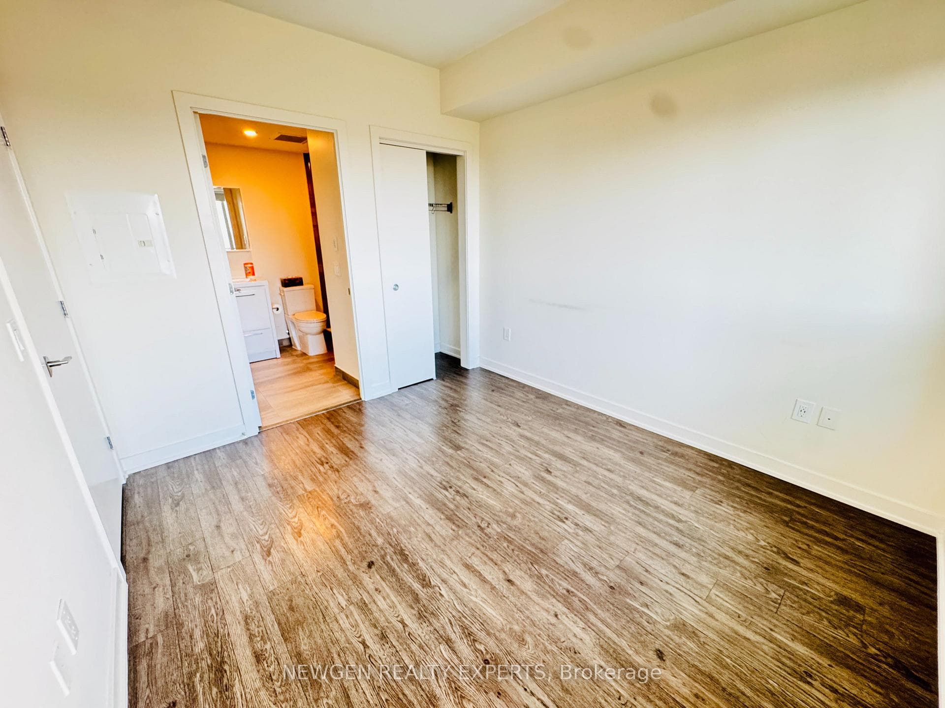 212 King William Street Unit 1220 photo 18