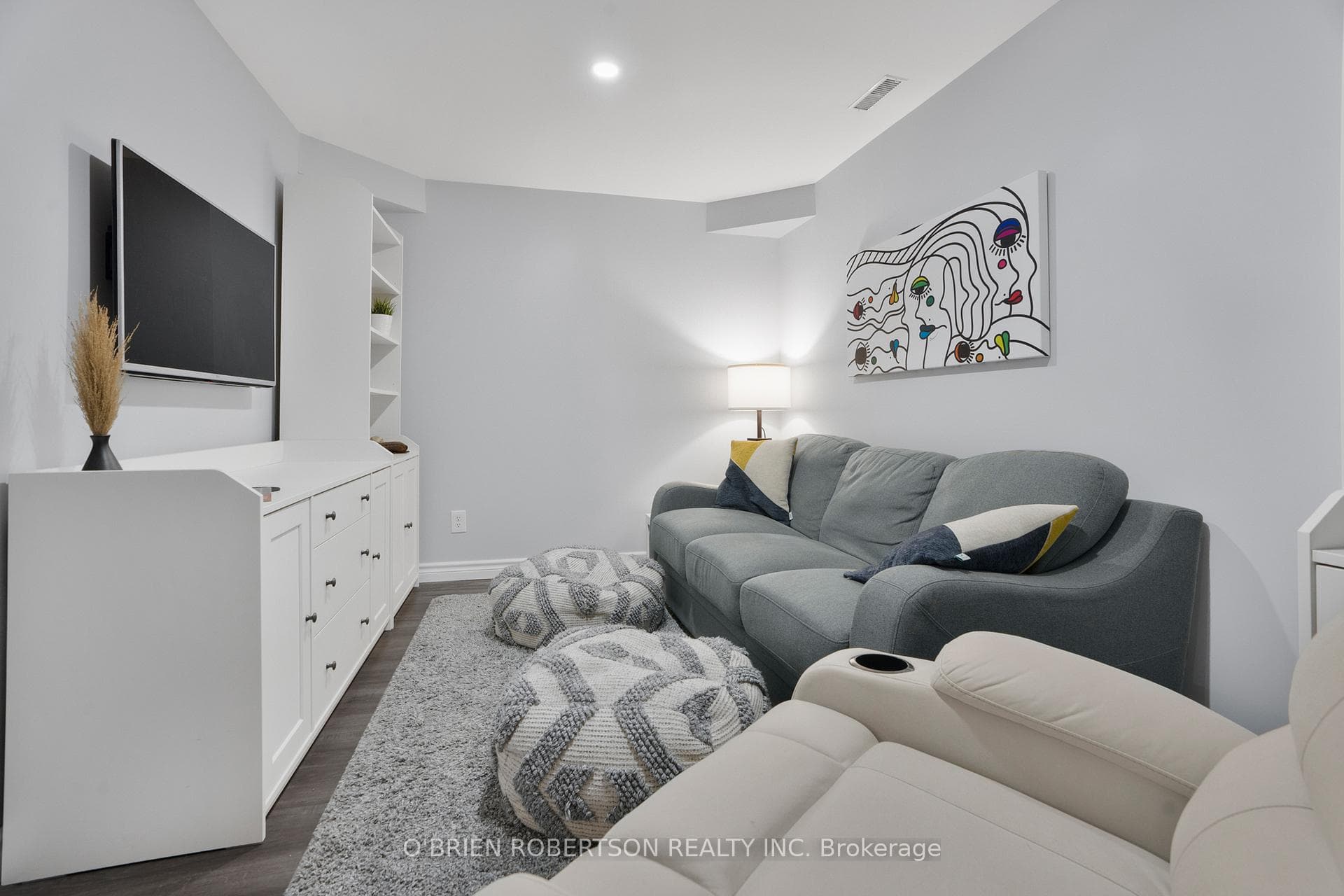 543 Highview Drive photo 5