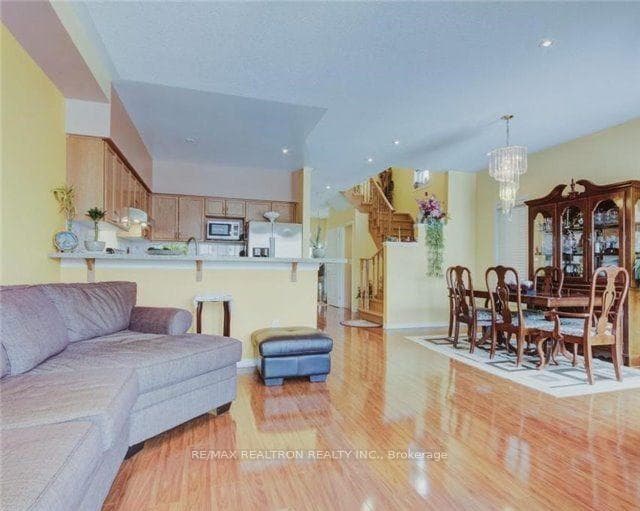 51 Ralph Chalmers Avenue photo 9