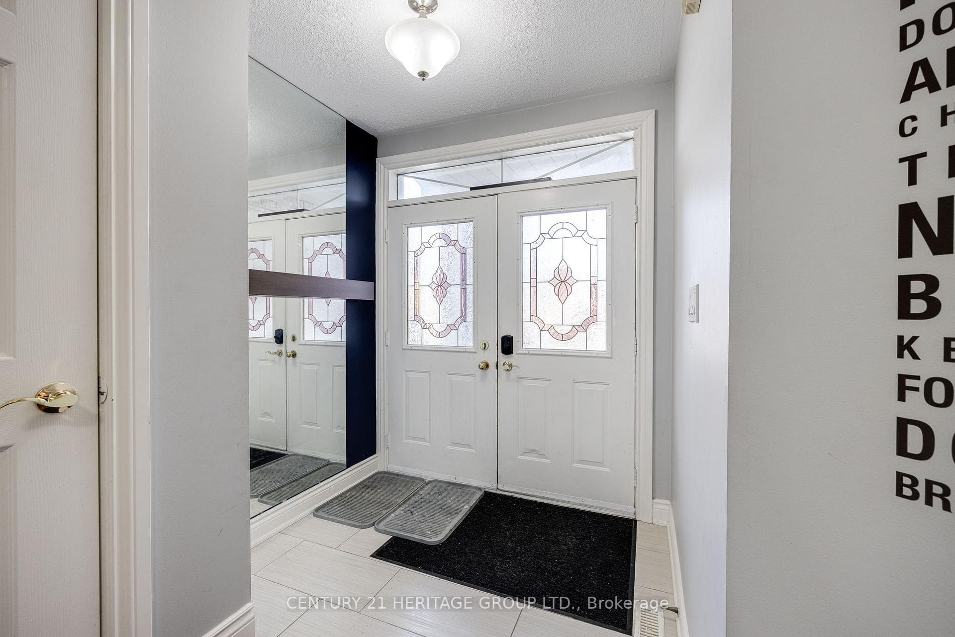 594 Willowick Drive photo 4
