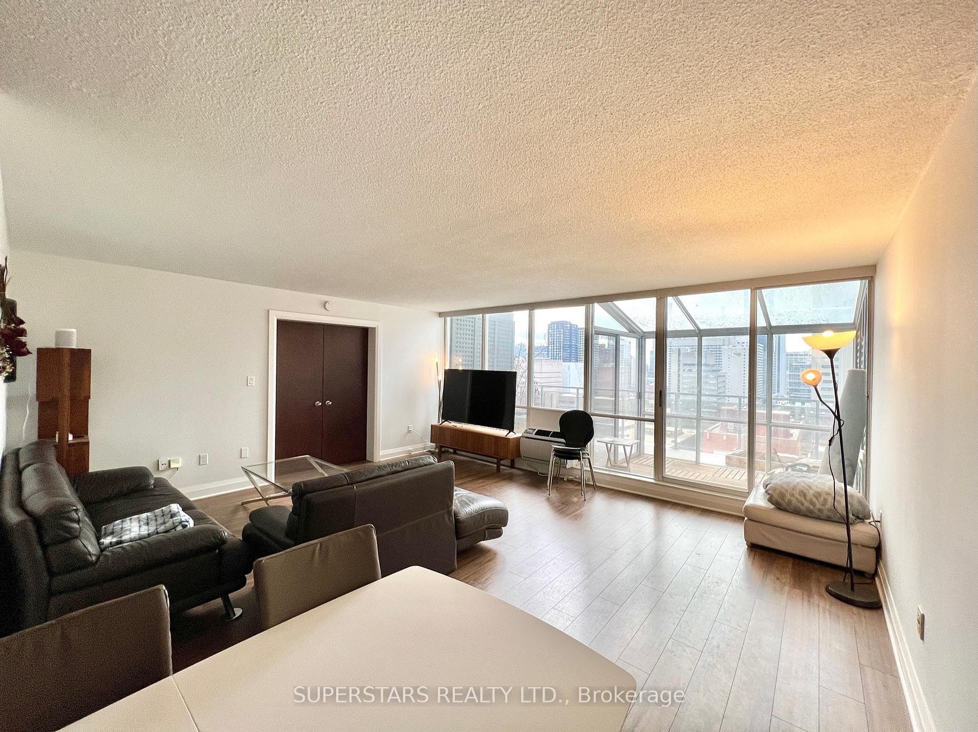 86 Gerrard Street Unit 16B photo 3