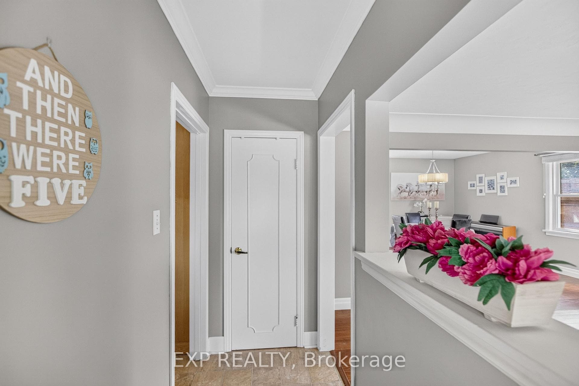 531 Philip Crescent photo 5