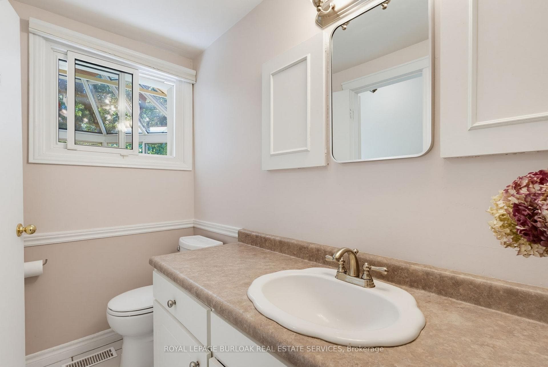 304 Oakwood Court photo 20