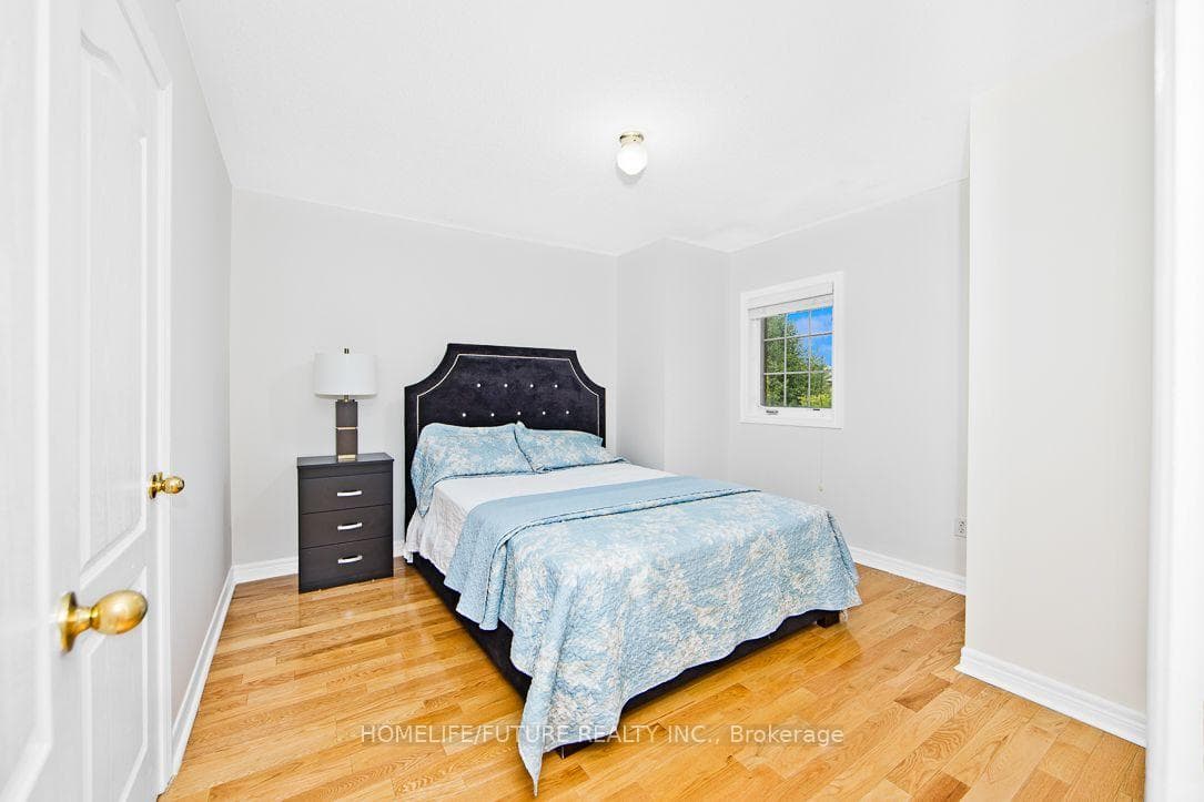 294 Mcbride Crescent photo 22