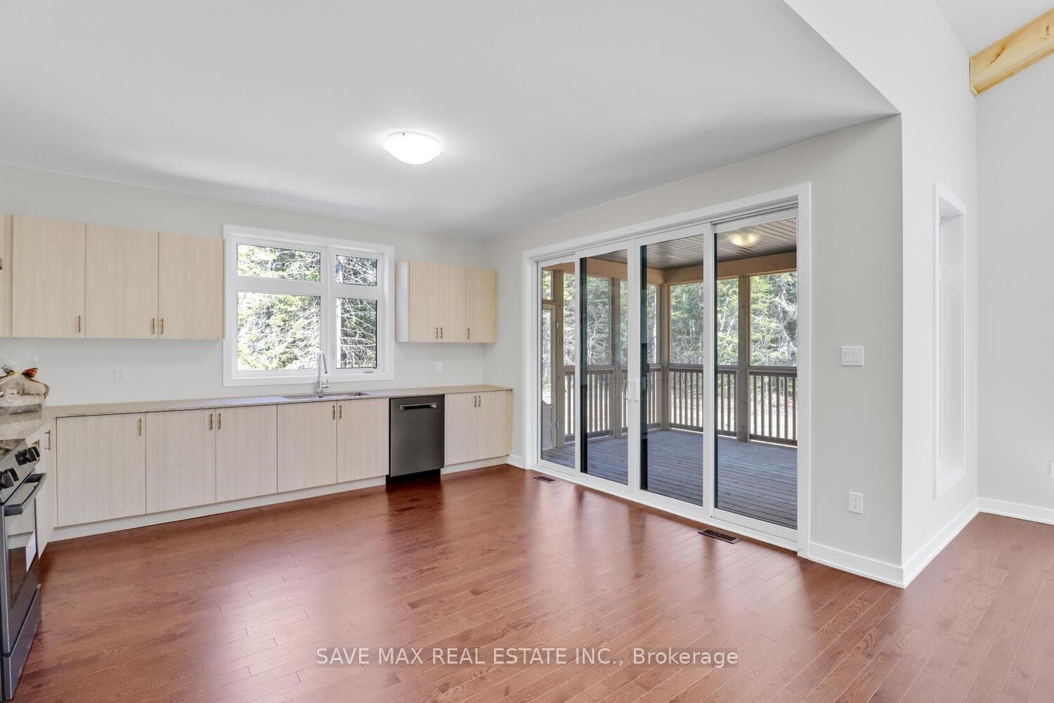 1045 Greensview Drive photo 24