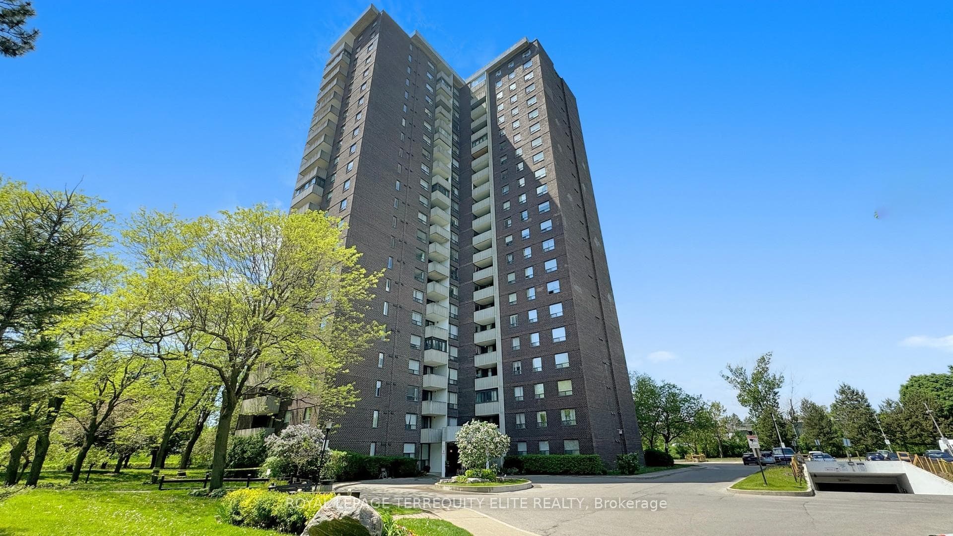 10 Muirhead Road Unit 1810 photo 2