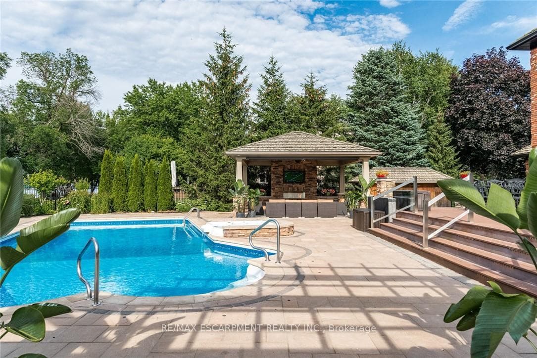 17 Lochside Drive photo 9