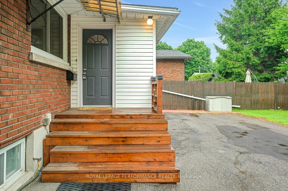 102 Donald Street photo 36