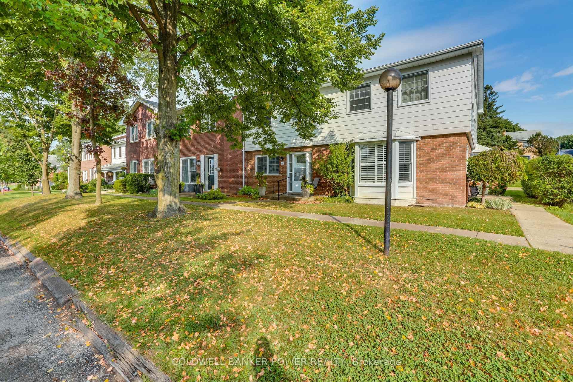 1220 ROYAL YORK Road Unit 66 photo 3