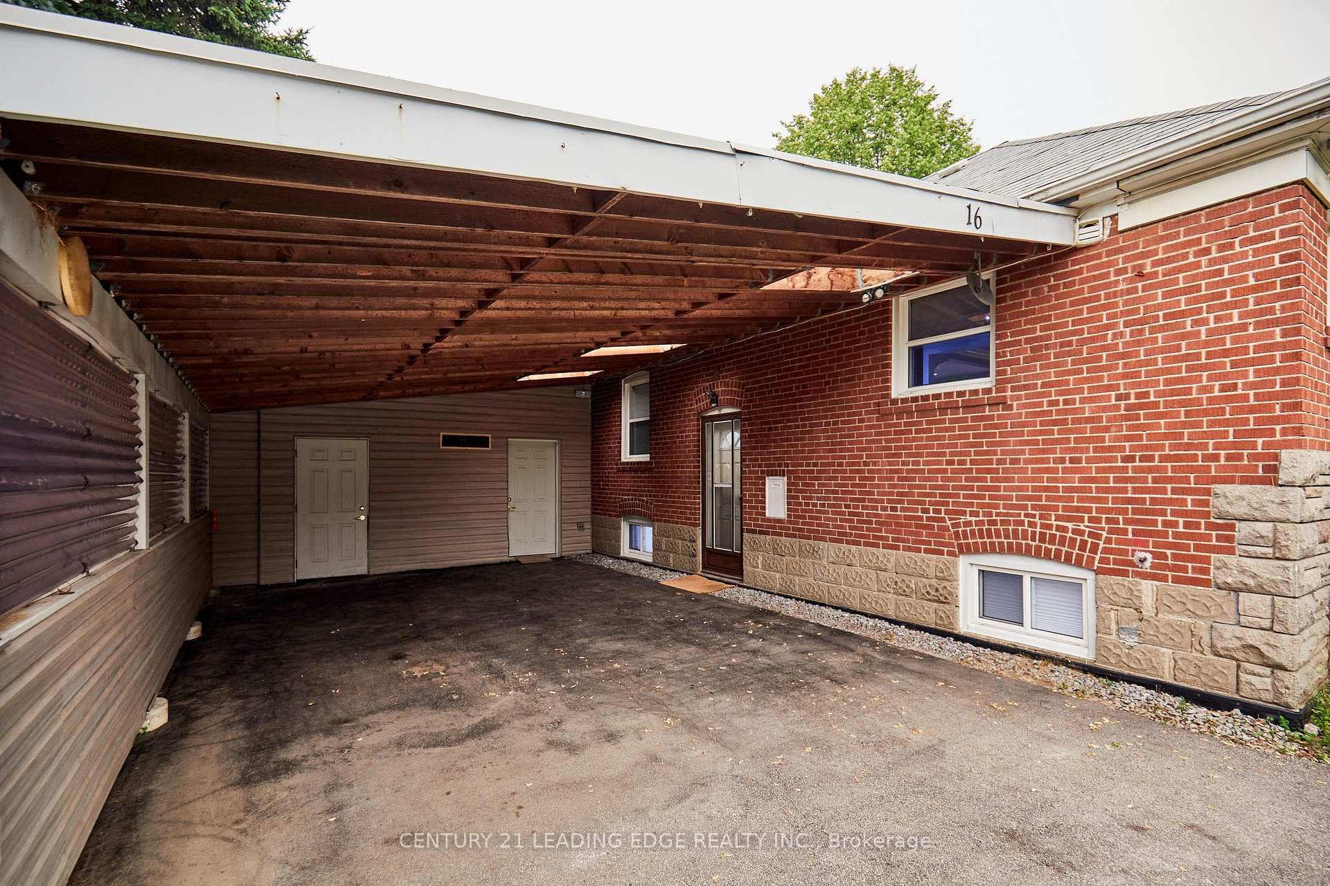 16 McCowan Road photo 3