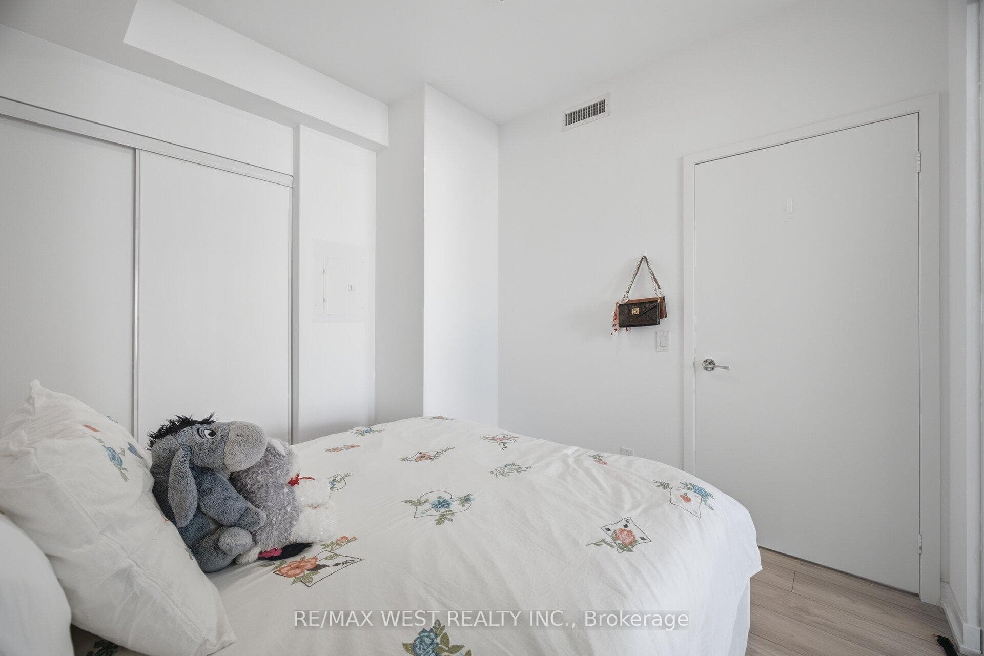 285 Dufferin Street Unit 312 photo 30