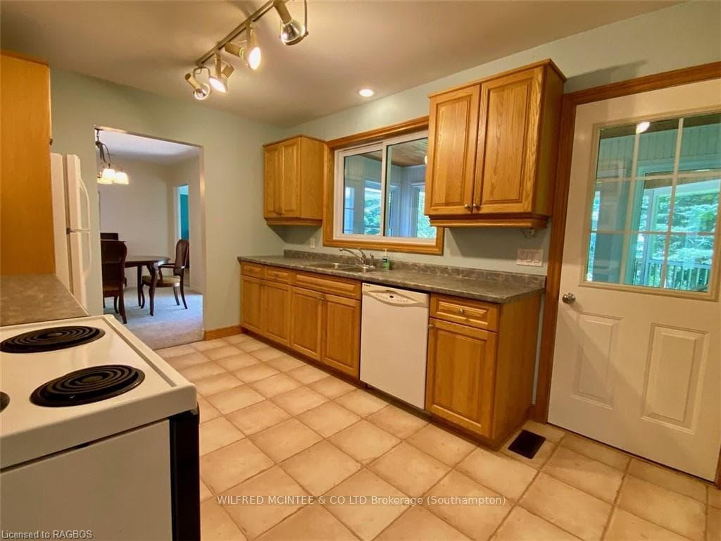 240 TYENDINAGA Drive photo 16