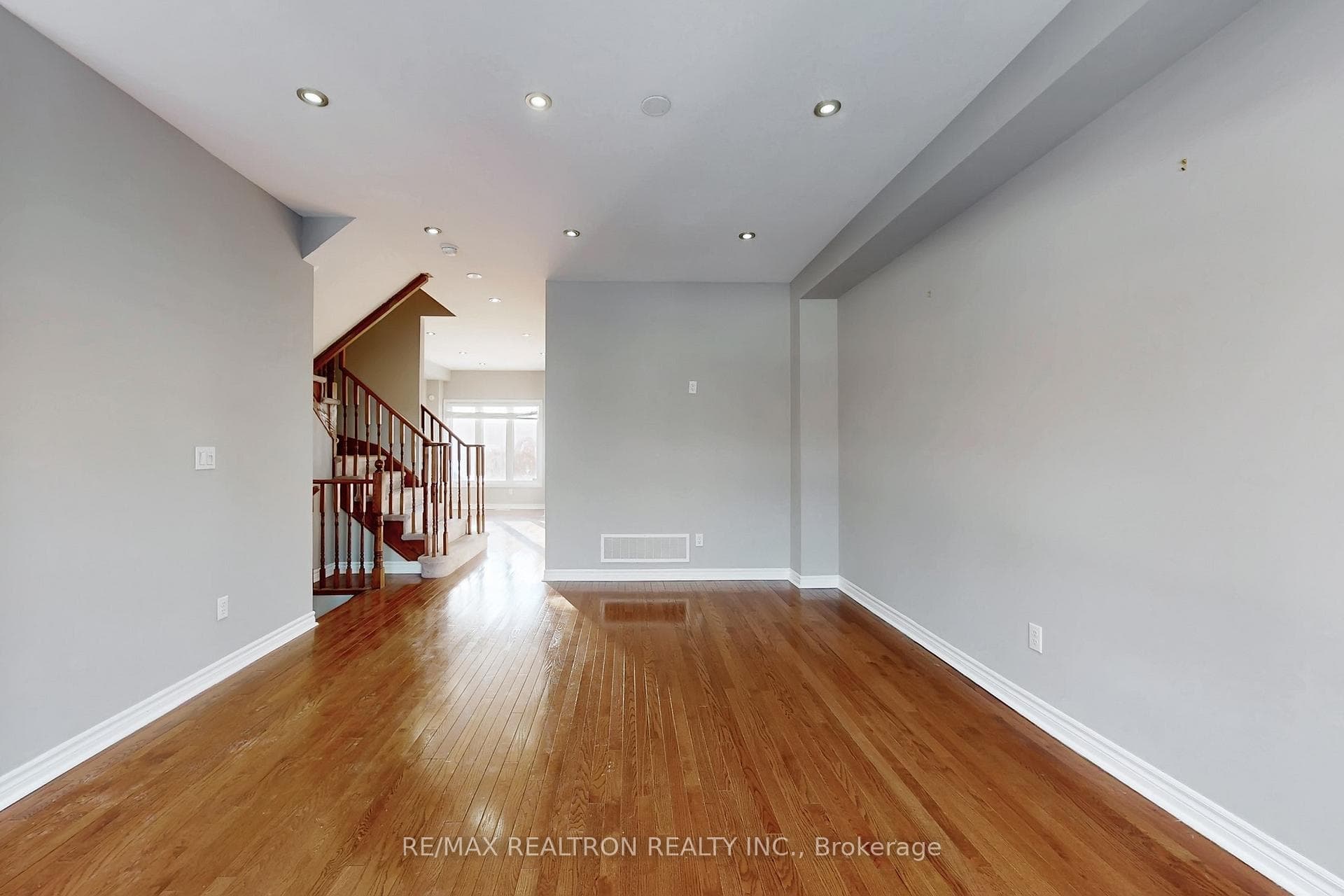 2442 Earl Grey Avenue photo 7