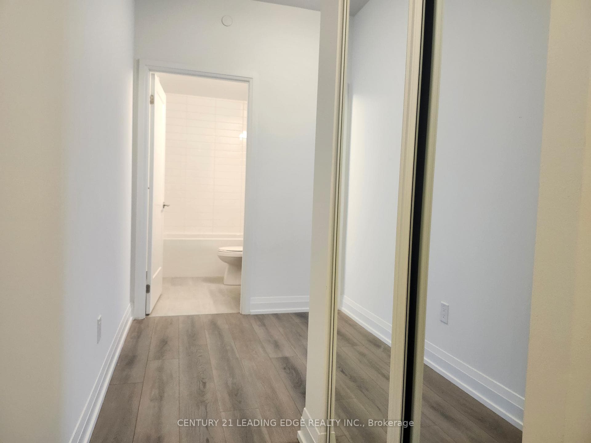 20 Soudan Avenue Unit 3302 photo 5