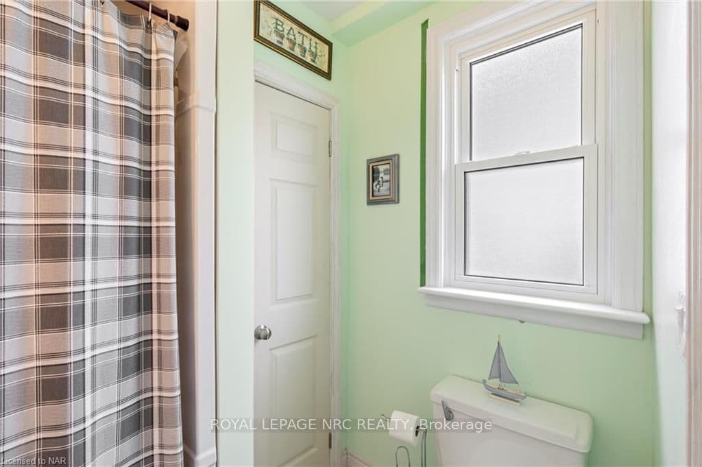 80 ROBINSON Street photo 34