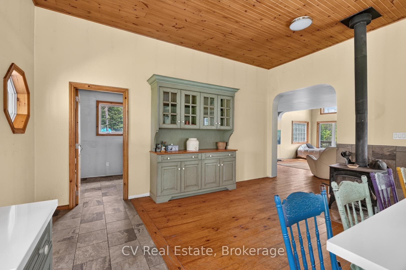 625 Chetwynd Road photo 21