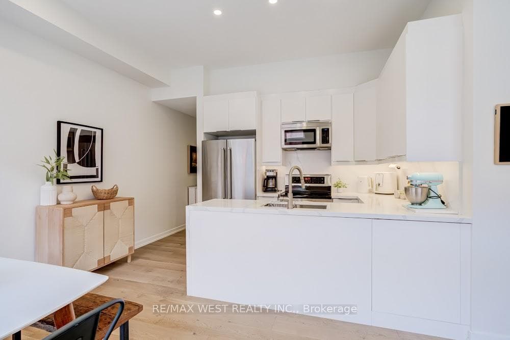 1396 Bloor Street Unit 3 photo 4