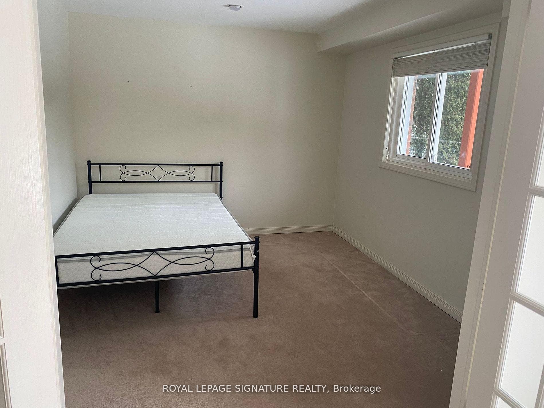 686 York Hill Boulevard Unit Bsmt photo 12