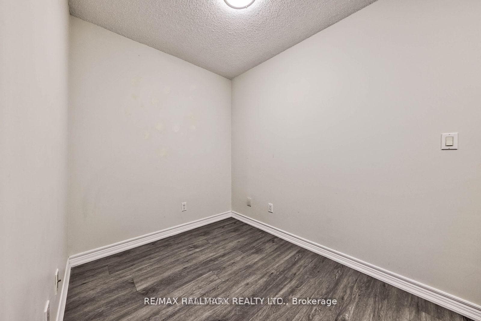 761 Bay Street Unit 610 photo 28