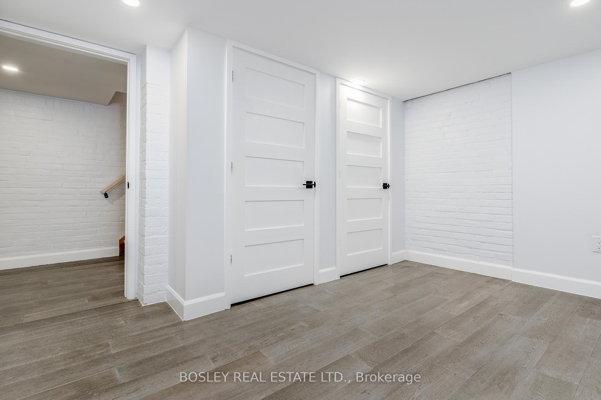9 Hambly Avenue Unit Lower photo 34