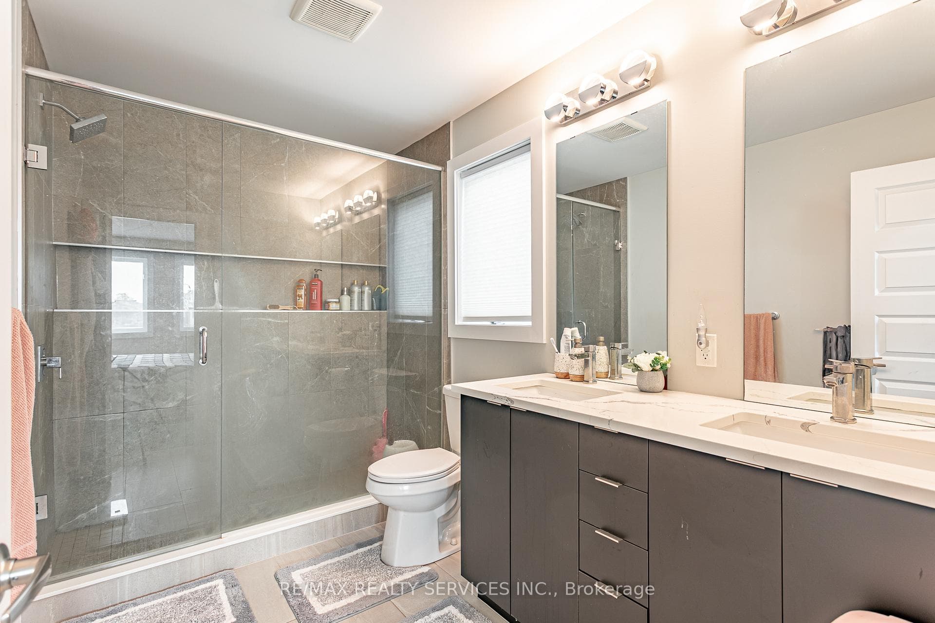 2227 Evans Boulevard photo 20