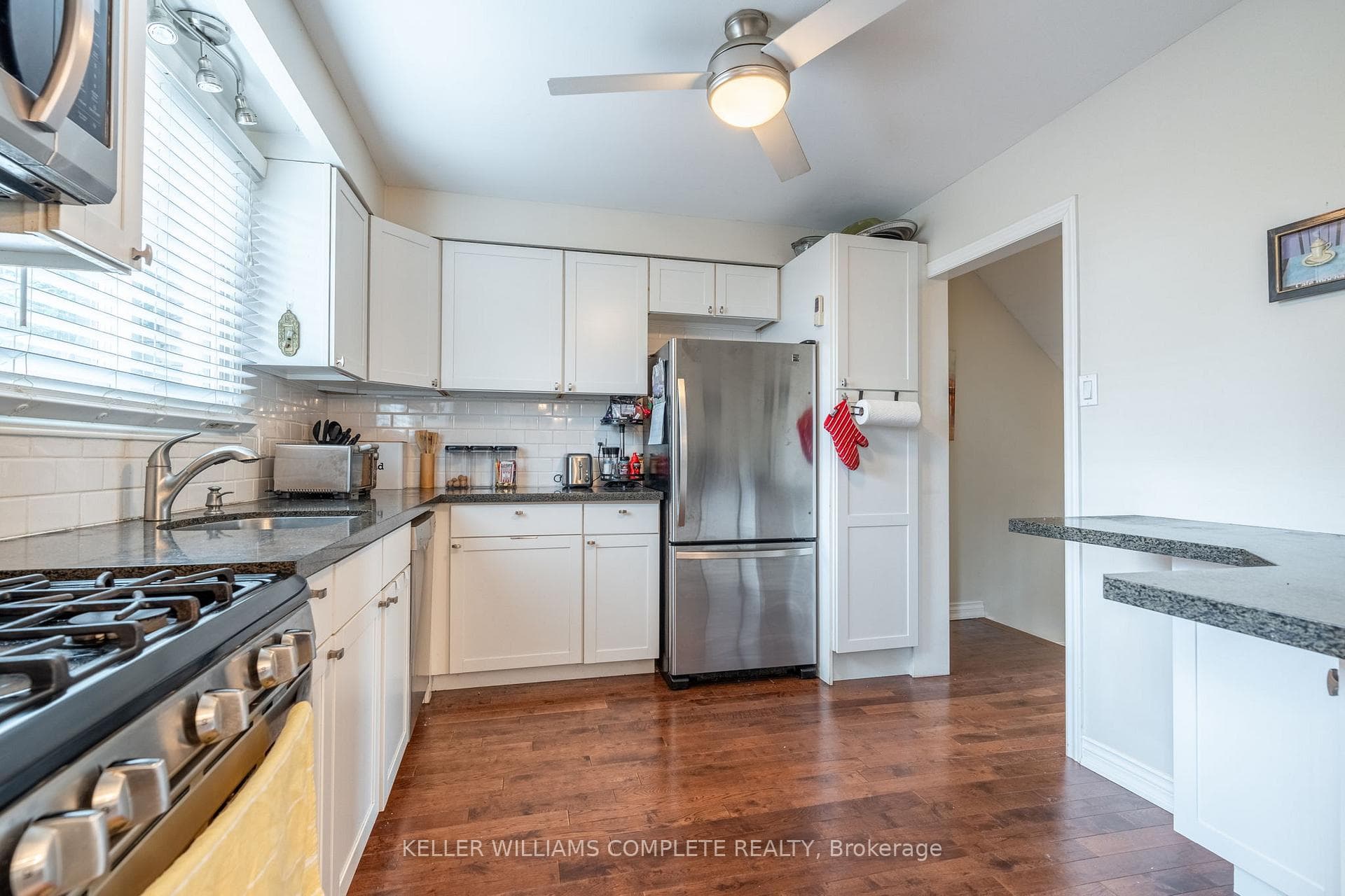 5475 Lakeshore Road Unit 106 photo 3