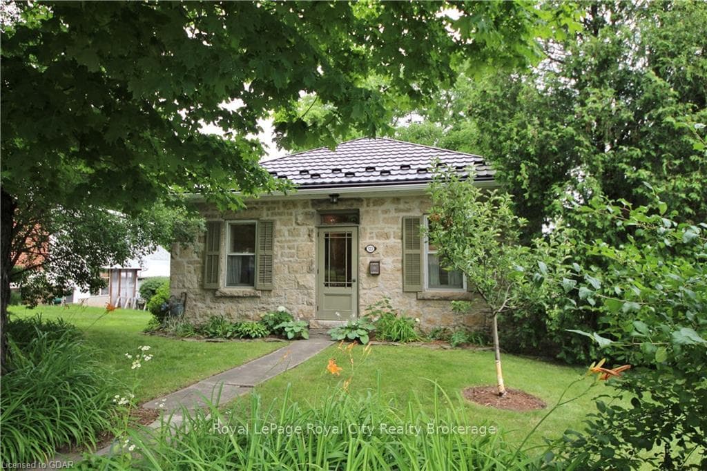 122 ESSEX Street photo 41
