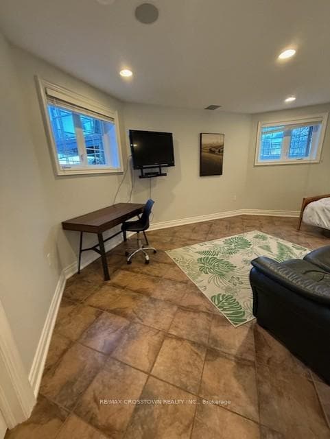 5143 11th Line Unit (Basement Unit) photo 8