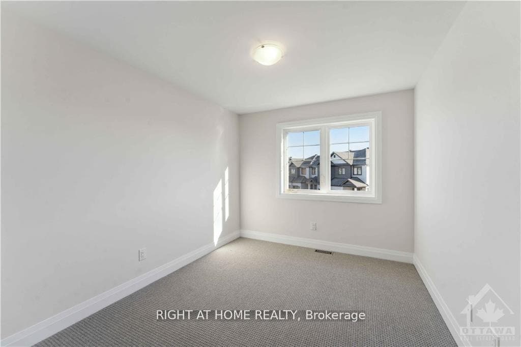724 Petanque Crescent photo 21