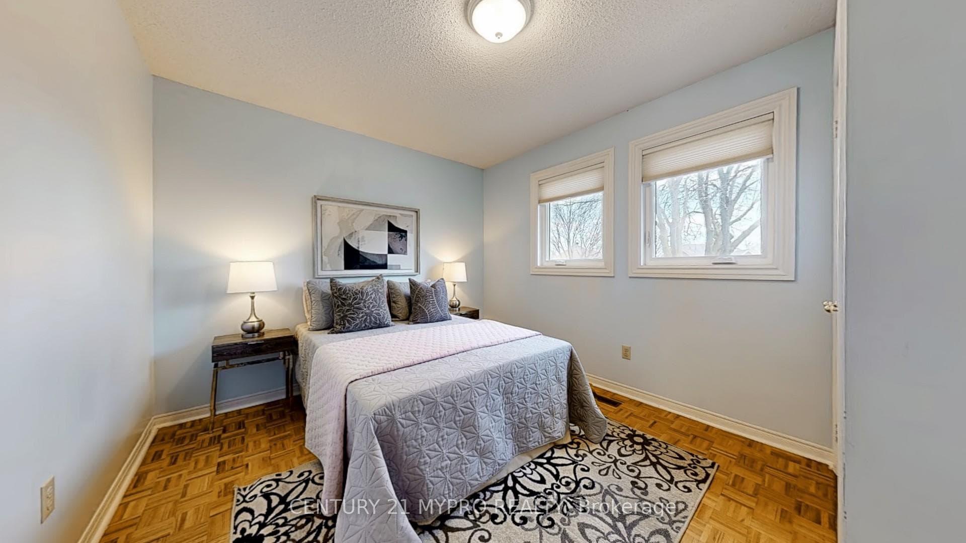49 Parklawn Crescent photo 23