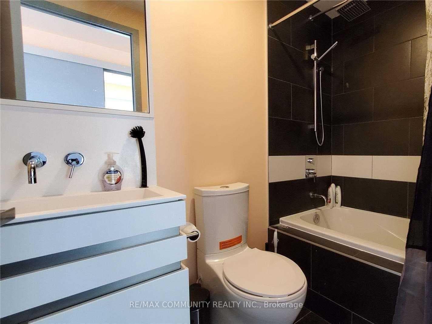 197 Yonge Street Unit 1609 photo 16