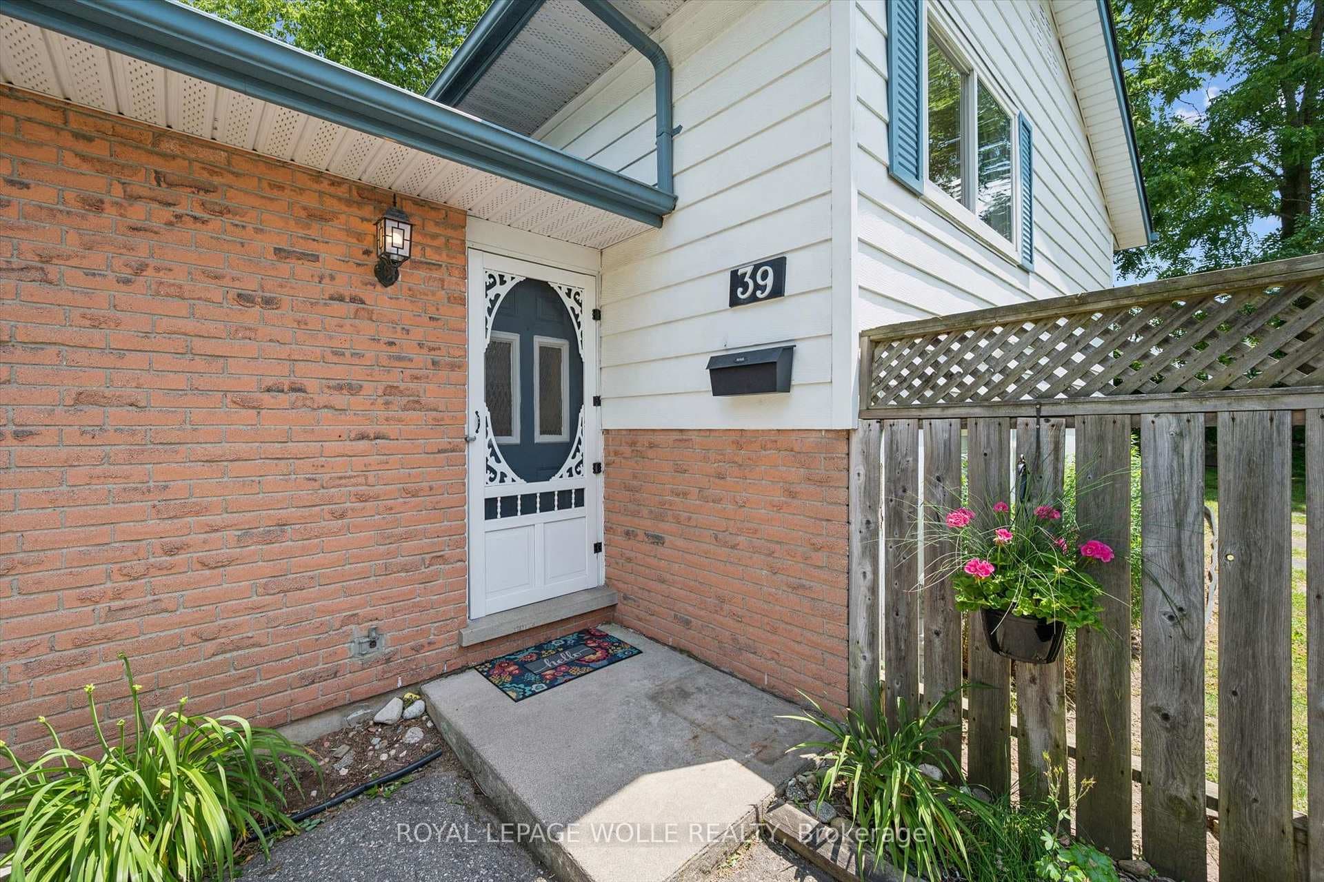 39 Shea Crescent photo 5