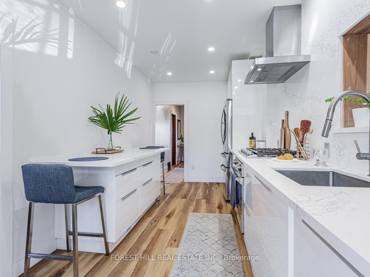 186 Westmount Avenue photo 12